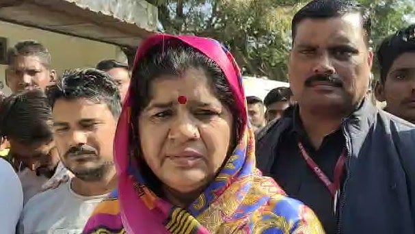 Former Minister Imarti Devi joined the protestors