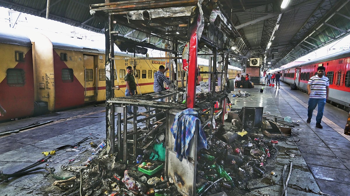 Mumbai: Fire breaks out at CSMT food stall; no casualty reported