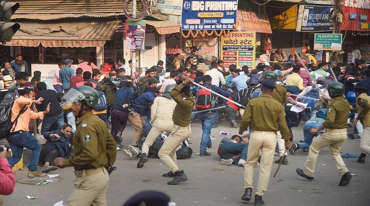 ON CAMERA: Bihar police physically assaults TET aspirants in Patna