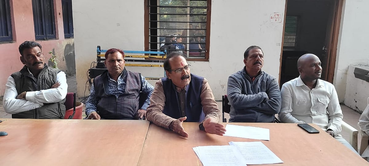 Congress leaders and Janpad Panchayat office-bearers address media in Ujjain on Friday | FP Photo
