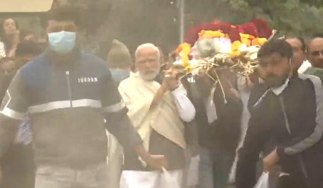 WATCH: PM Narendra Modi carries mortal remains of his late mother Heeraben