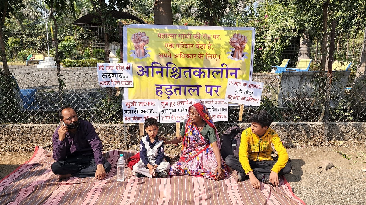 Madhya Pradesh: Deceased government employee's family calls off indefinite strike in Alot