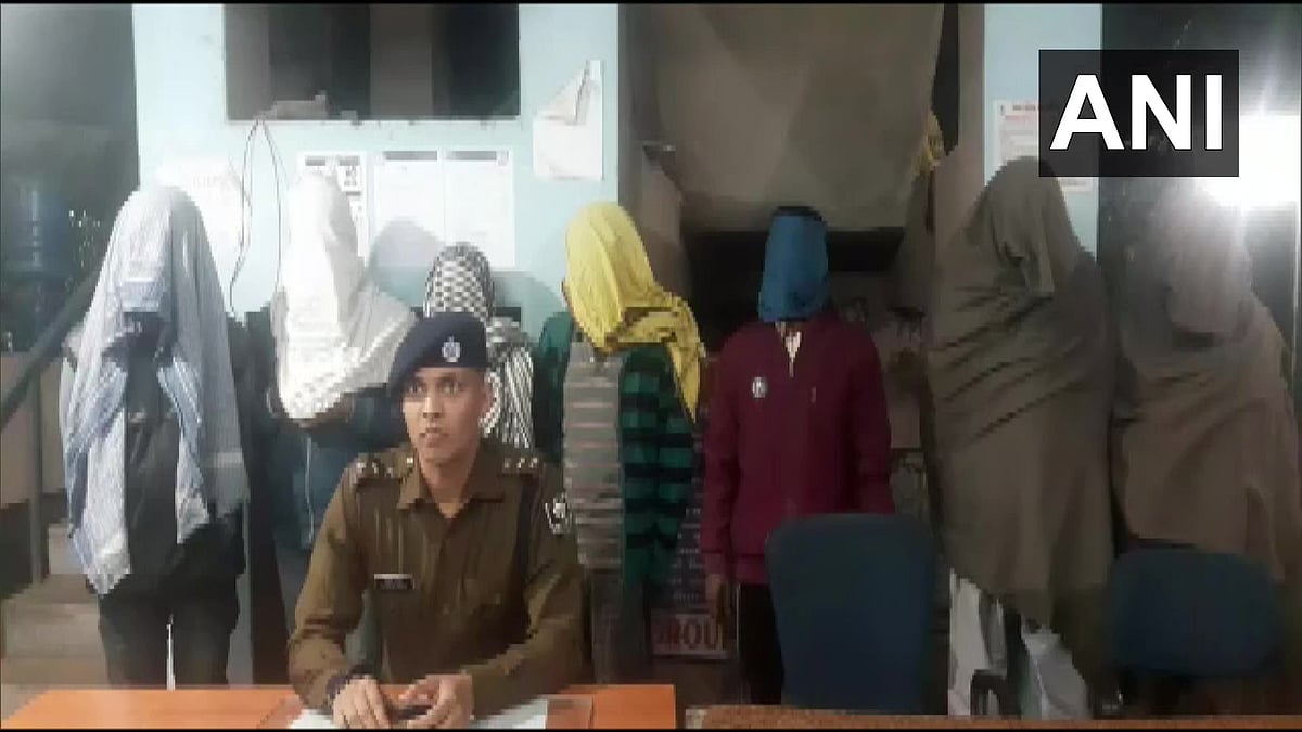Liquor party inside lock-up in dry state Bihar, 2 constable, 5 inmates arrested