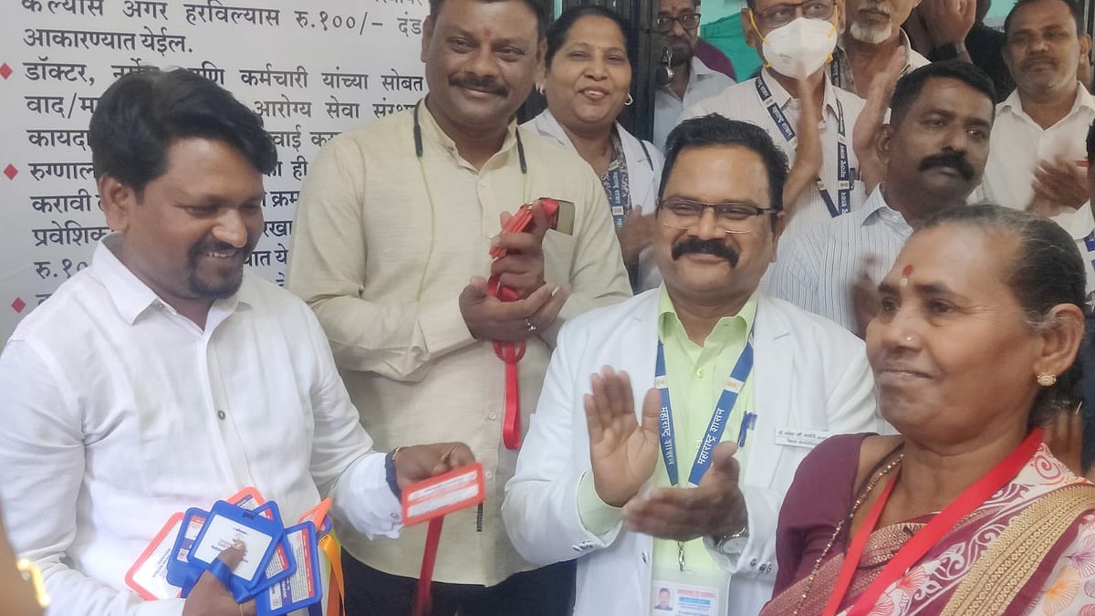 Thane: NGO distributes visitor cards at Ulhasnagar Hospital amid incidents of scuffle between staff & patient's family