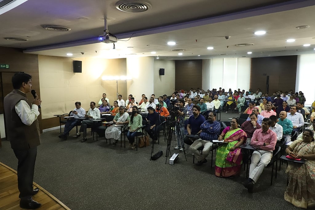 Chalke was speaking at a programme organised by the Navi Mumbai Municipal Corporation (NMMC) on the occasion of Marathi language conservation fortnight. 