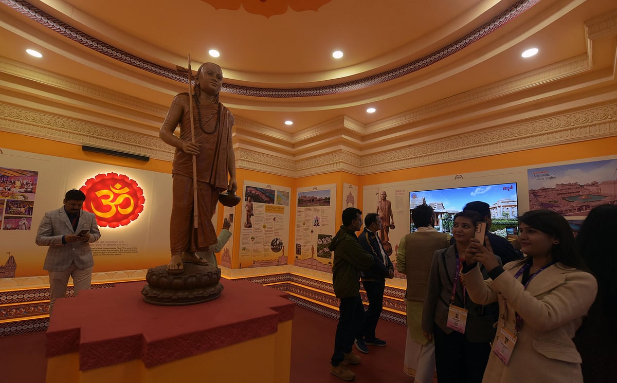 NRIs click pictures at exhibition