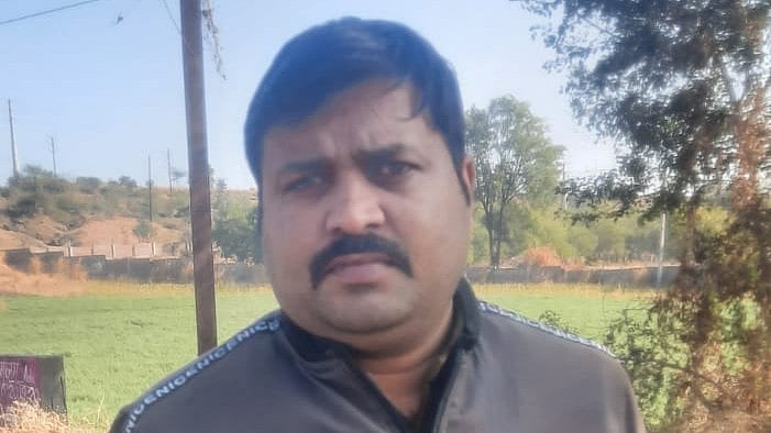 Indore: Lokayukta traps head constable taking Rs 5000 bribe
