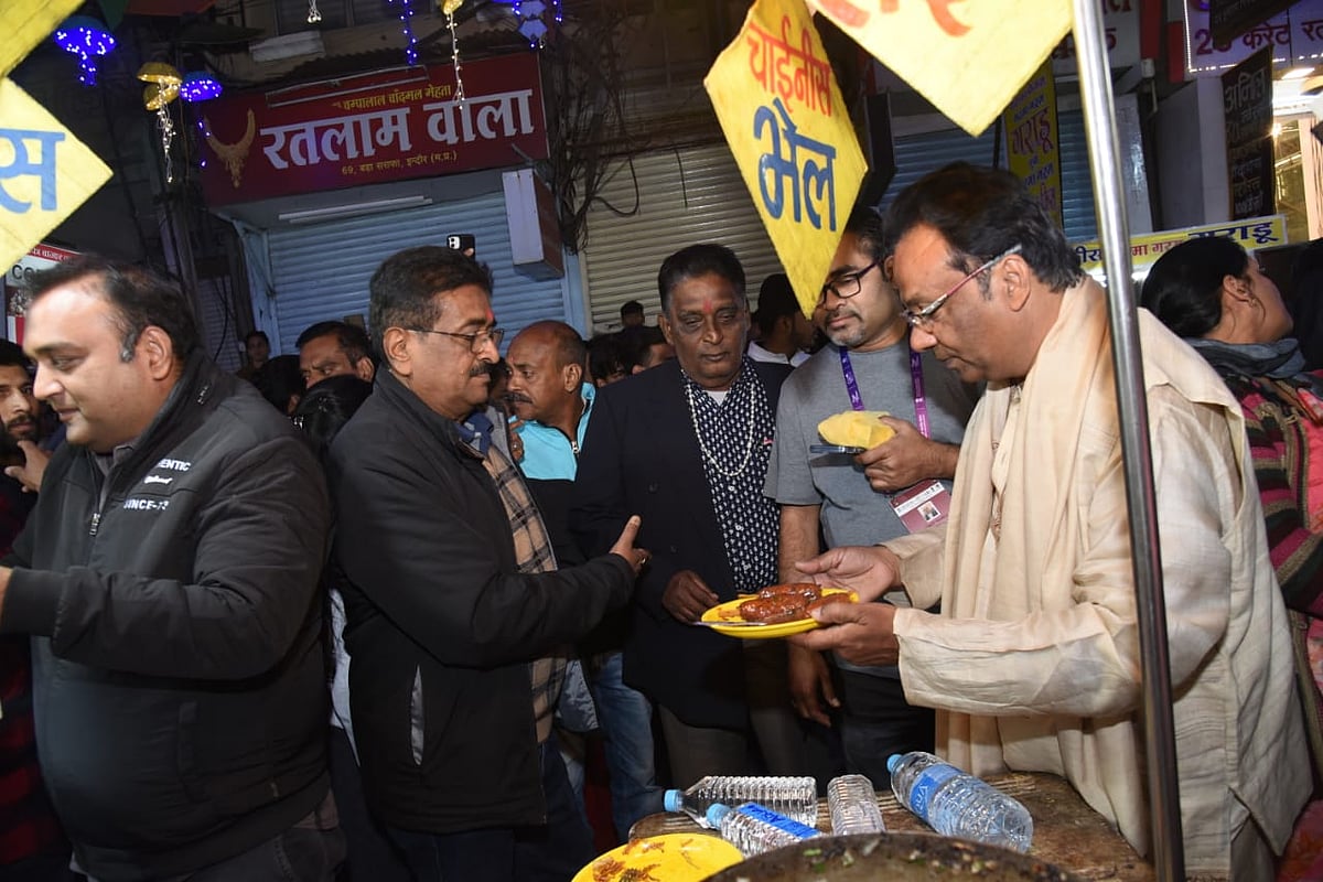 NRIs enjoy street food at sarafa on Sunday night