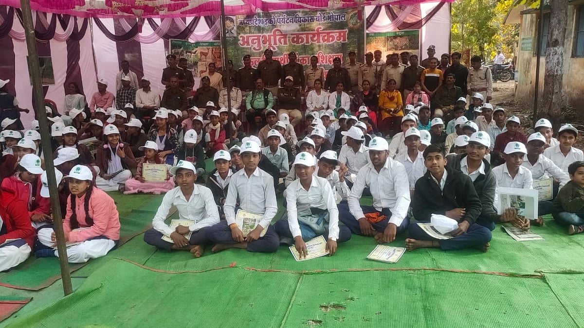 Madhya Pradesh: Students take pledge to protect wildlife, forest at Anubhuti Camp in Mundi