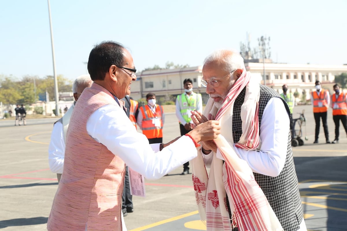 Madhya Pradesh CM Shivraj Singh Chouhan welcomes PM Narendra Modi