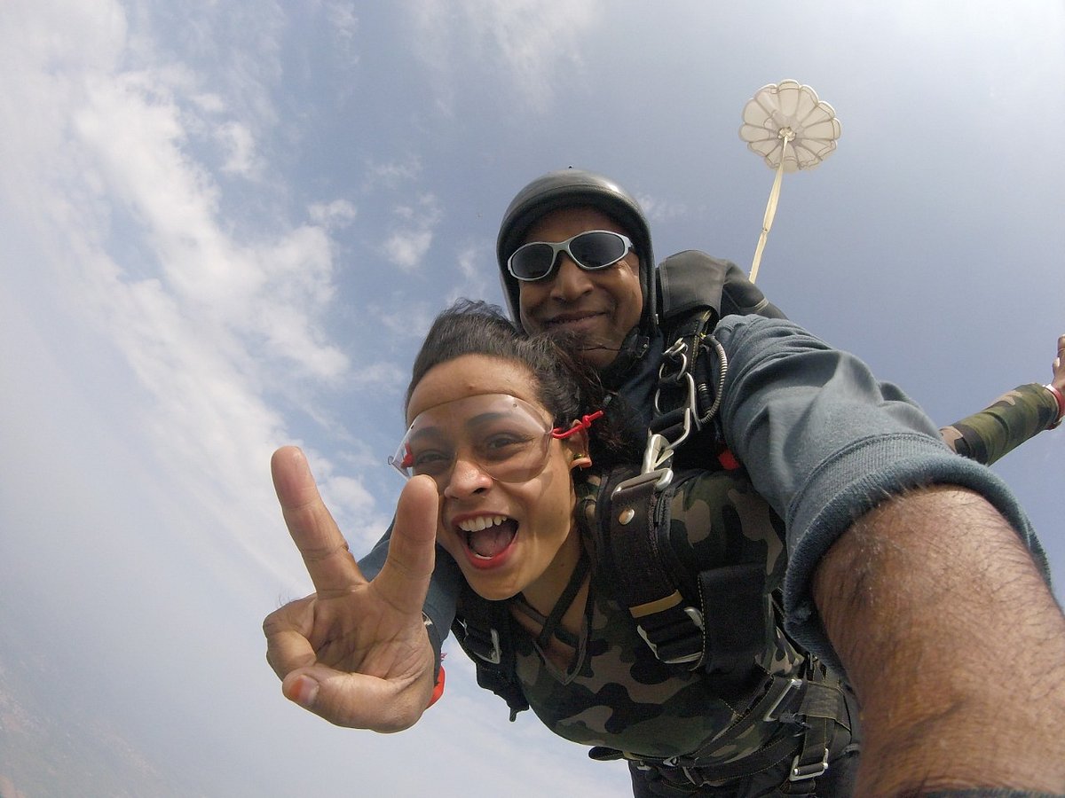 Ujjain: People enjoy thrill of skydiving adventure 