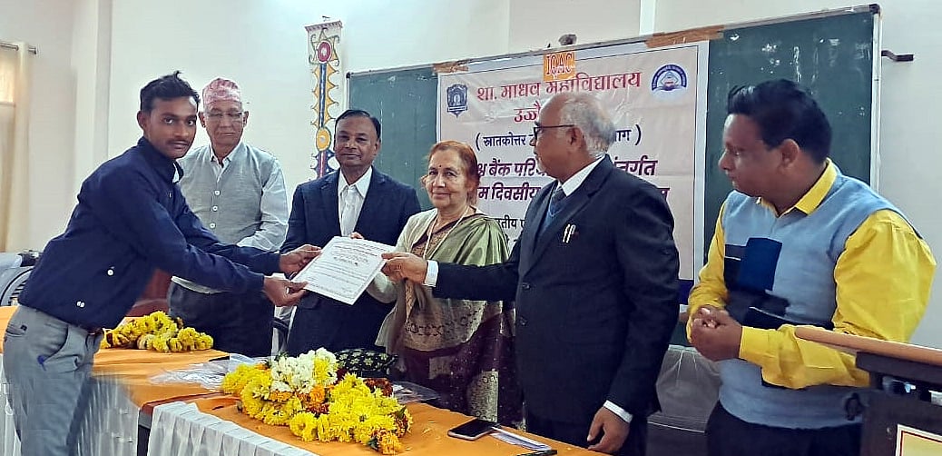 Certificates being distributed to the participants