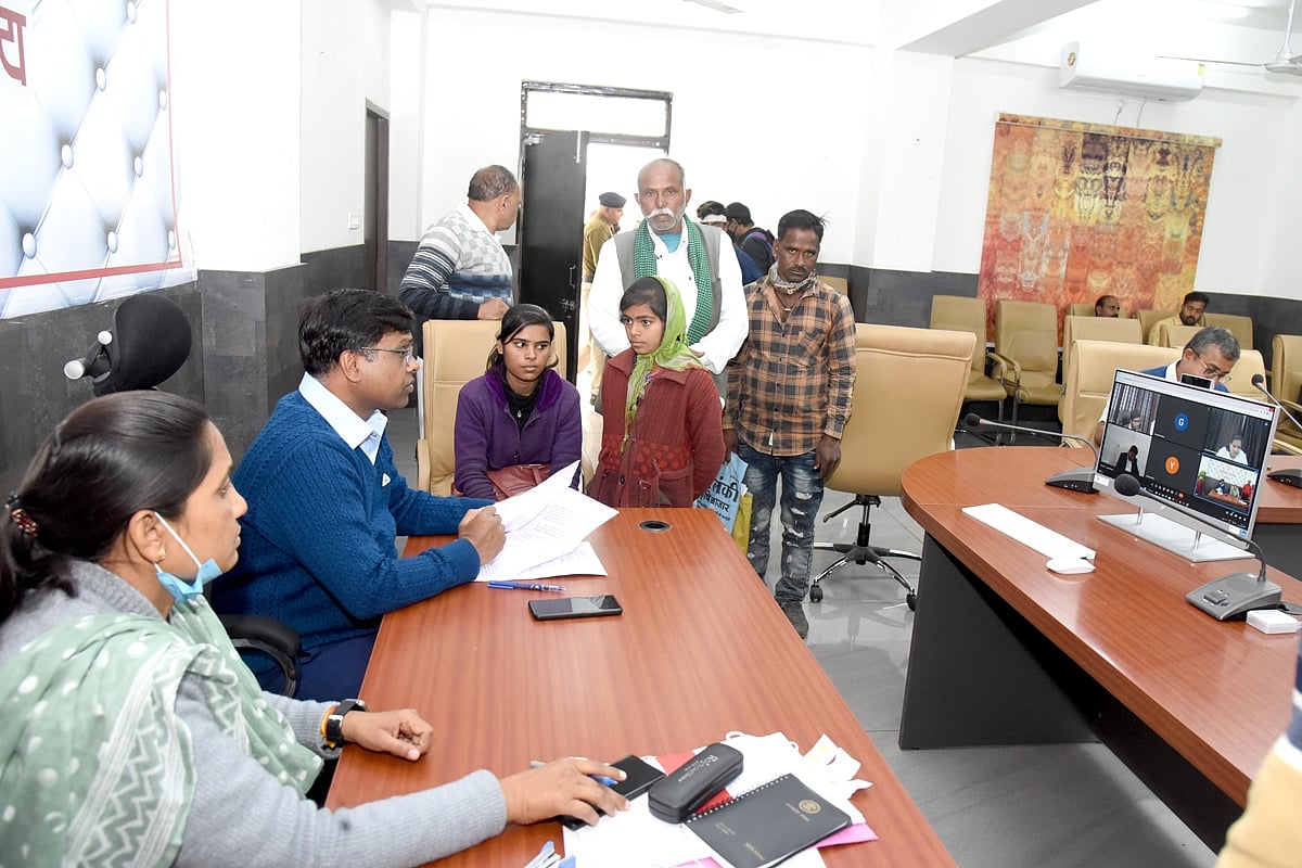 Madhya Pradesh: Collector sanctions financial help to bereaved sisters in Ratlam