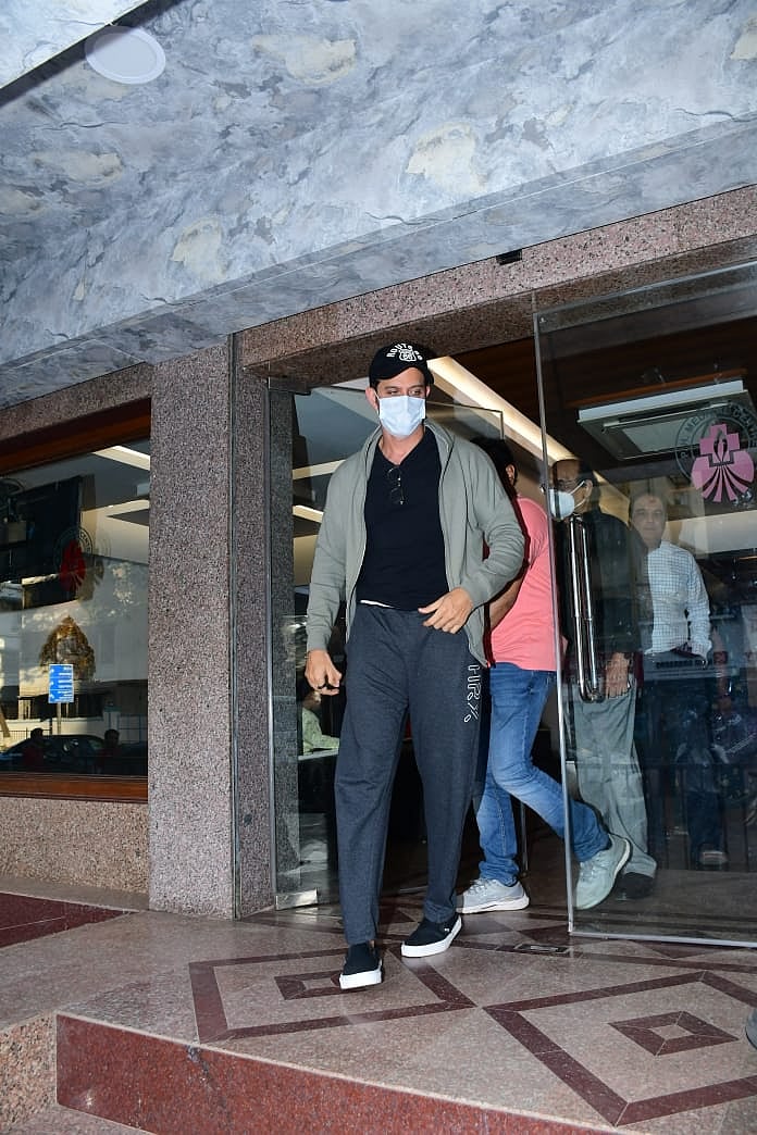 Photos: Hrithik Roshan spotted outside bone marrow transplant clinic in Mumbai