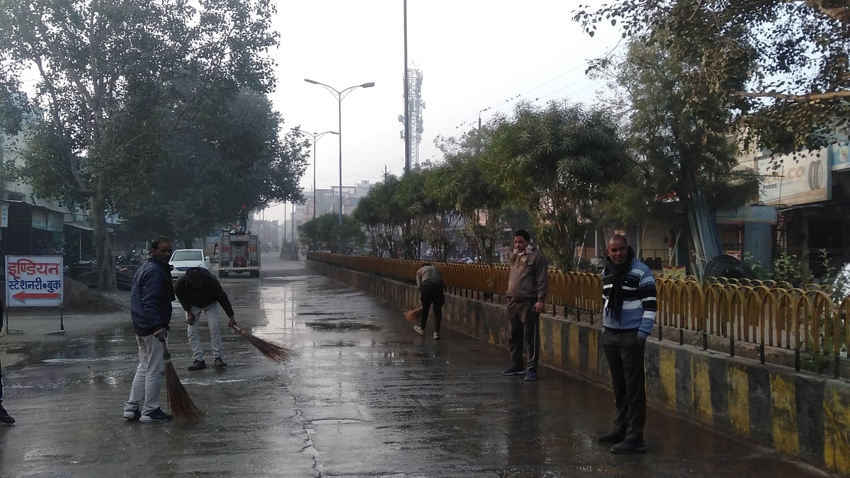 Madhya Pradesh: Municipality sweeps dust off Garoth roads