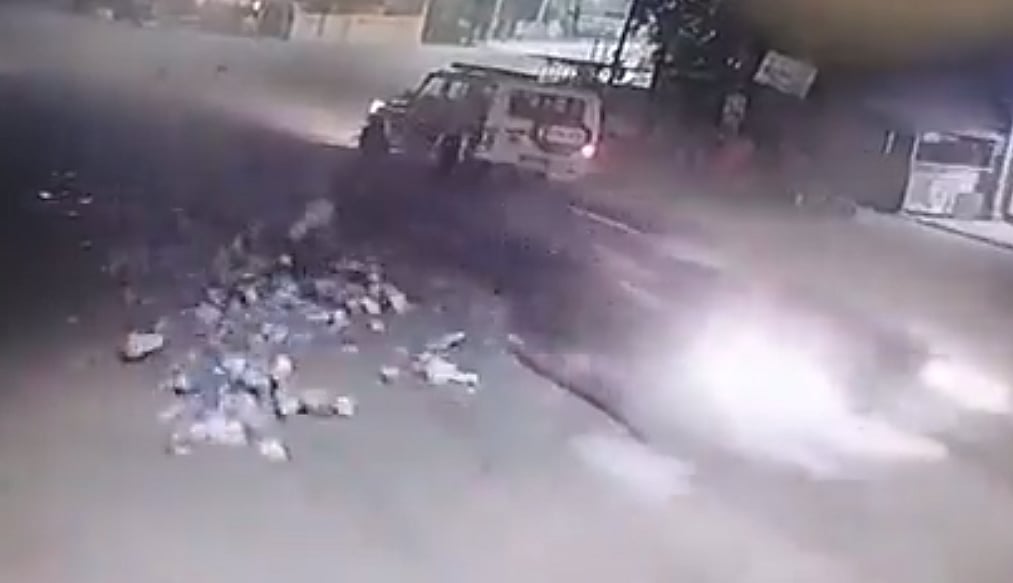 Telangana: Gang breaks into SBI bank loots ₹19 lakh, ₹3 lakh spread out on road after police chase in Kortula; dramatic video surfaces 