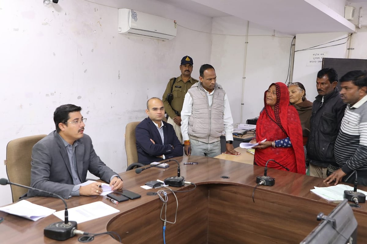 Madhya Pradesh: Collector holds public hearing in Dewas