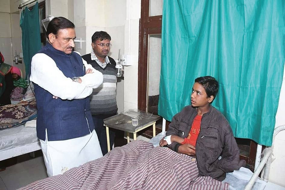 Madhya Pradesh: Minister Singh takes stock of children who fell ill after consuming mid-day meals in Khurai