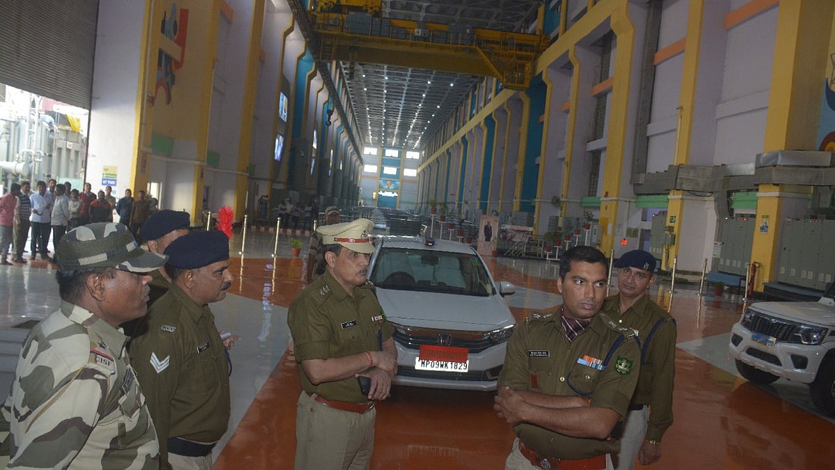 Madhya Pradesh: CISF group commandant inspects Indira Sagar Power Station in Mundi