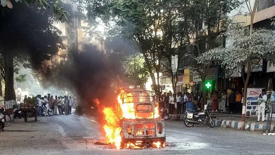 Mumbai: CNG auto rickshaw goes up in flames on Mira Road, no casualties reported