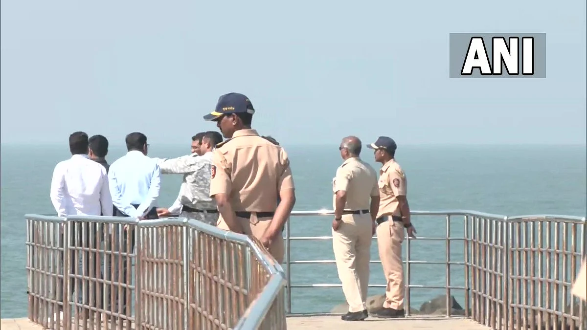 Bandstand murder: Mumbai Police, Indian Navy conduct search operation for MBBS student Sadichha Sane's body | ANI