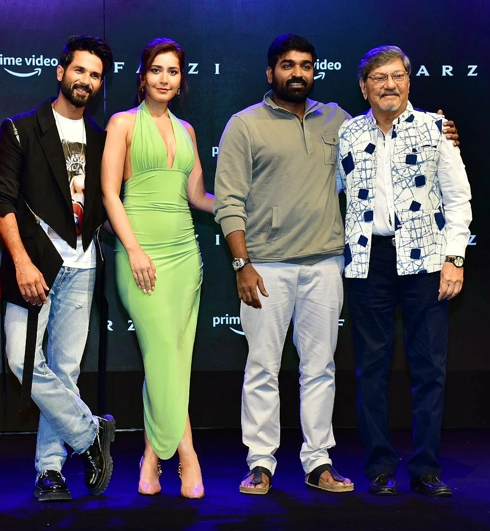 (l-r) Shahid Kapoor, Raashii Khanna, Vijay Sethupathi, Amol Palekar