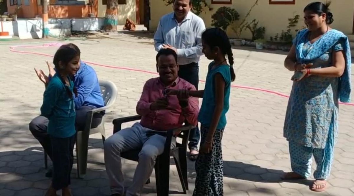 Madhya Pradesh: Yashvi gets pen from collector for spelling his name correct in Khargone
