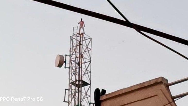 Madhya Pradesh: High drama in Badnawar as man climbs on mobile tower, threatens to commit suicide