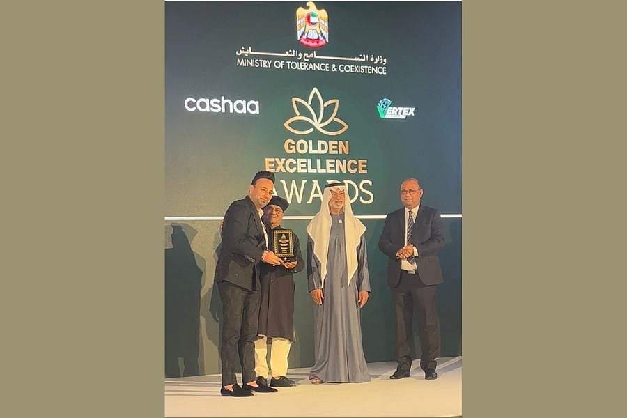 H.E. Sheikh N M Al Nahayan presents Golden Excellence award to Satish Sanpal