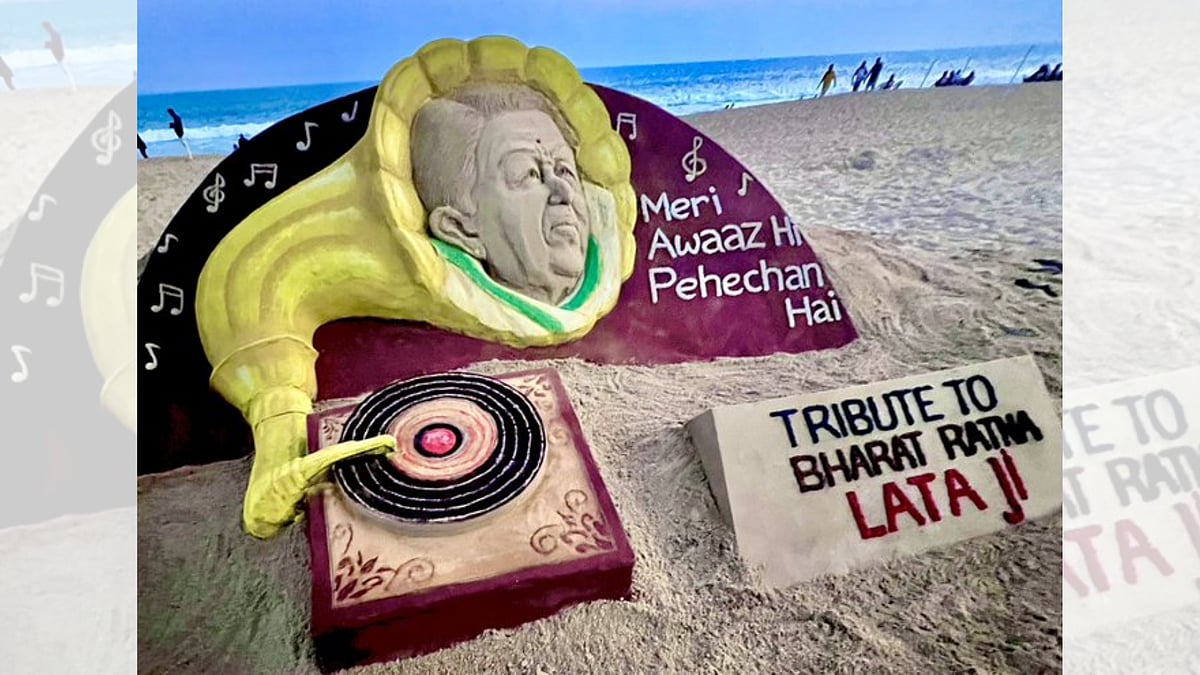 WATCH: Sudarsan Pattnaik creates sand art to pay tribute to Bharat Ratna Lata Mangeshkar 