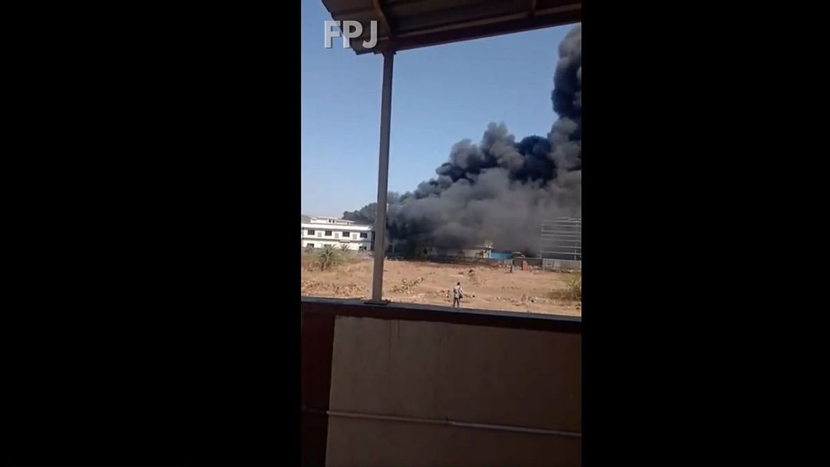 Watch video: Major fire breaks out at paint manufacturing unit in Palghar