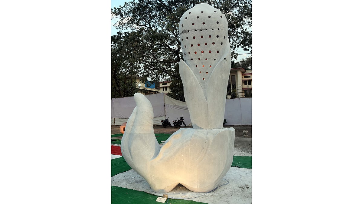 Joogno’ (158x96x40 inch) by Neeraj Ahirwar from Bhopal