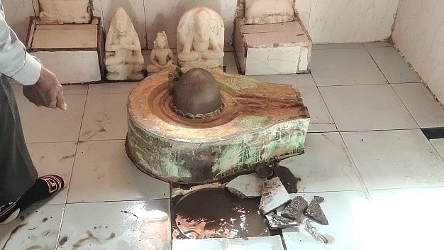 Madhya Pradesh: 125 years old Shivling stolen from Barwani's Rinmukteshwar temple