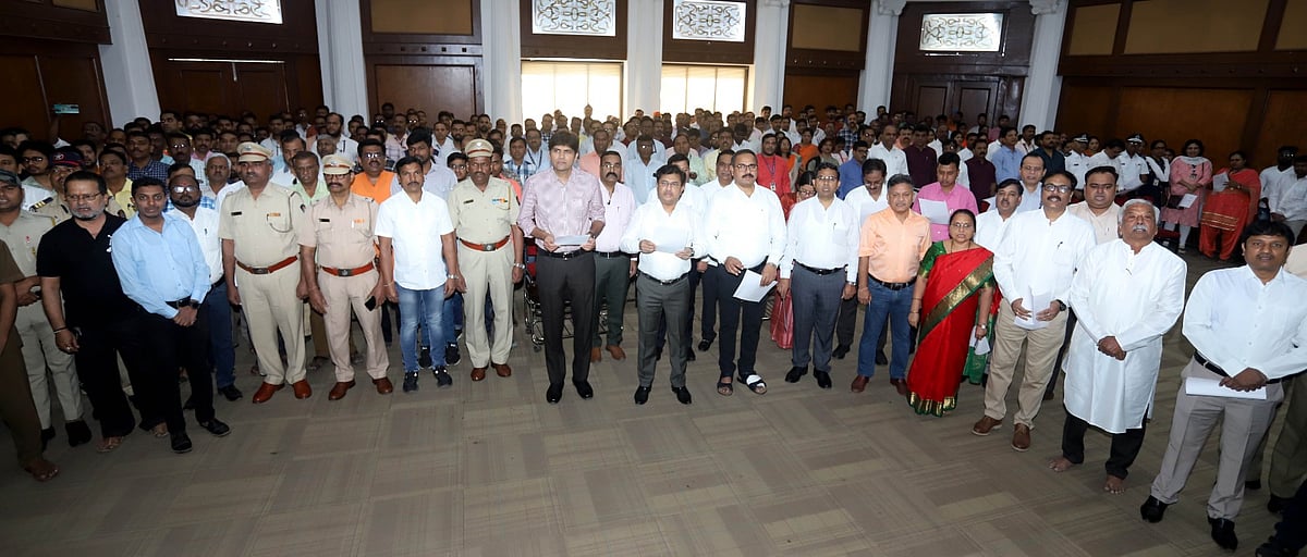 TMC commissioner Abhijit Bangar, Additional Commissioner Sanjay Herwade, Transport Chairman Vilas Joshi along with others inside Narendra Ballal Auditorium in Thane.