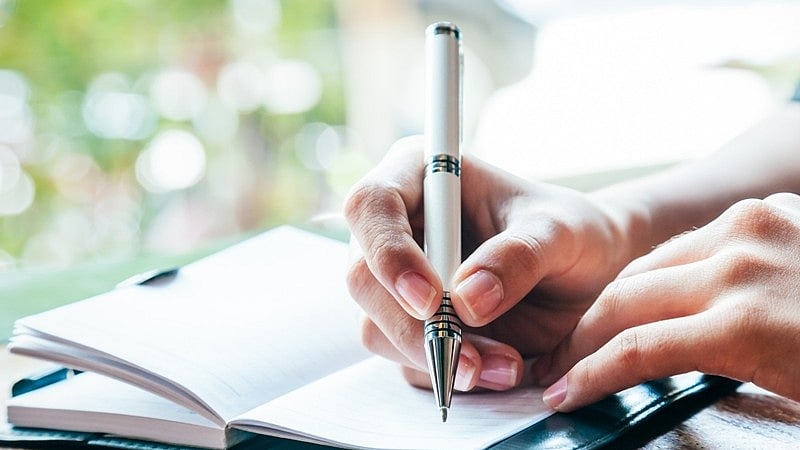 Writing tools: Subject is queen, verb is king
