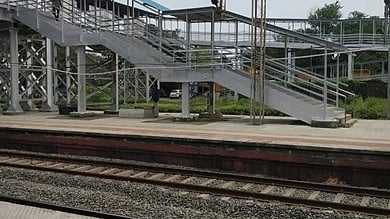 Engineering student, crossing tracks, run over by August Kranti Express at Palghar station