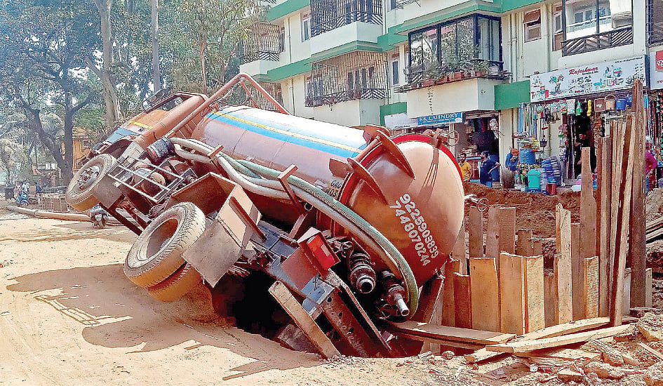 Goa: Another road caves in, tanker takes the plunge at Tonca
