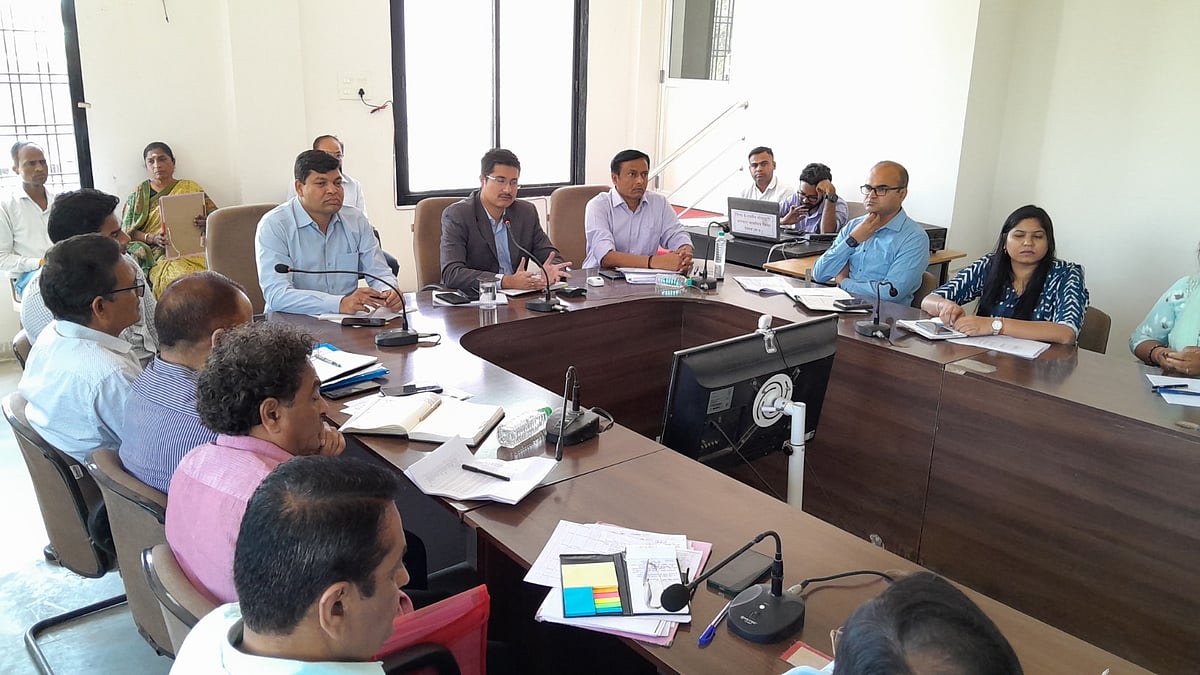 Madhya Pradesh: Collector Rishav Gupta convenes time-limit meeting in Dewas