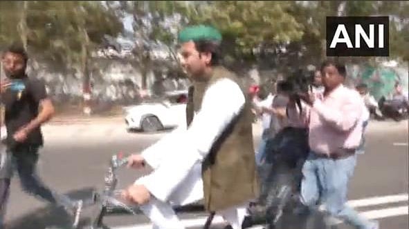Watch: Bihar minister Tej Pratap Yadav rides bicycle to Secretariat after 'seeing Mulayam Yadav in...