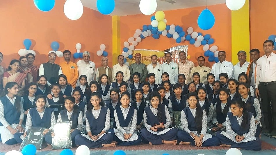 Madhya Pradesh: Saraswati Shishu Mandir holds convocation for class XII students in Pipalrawan