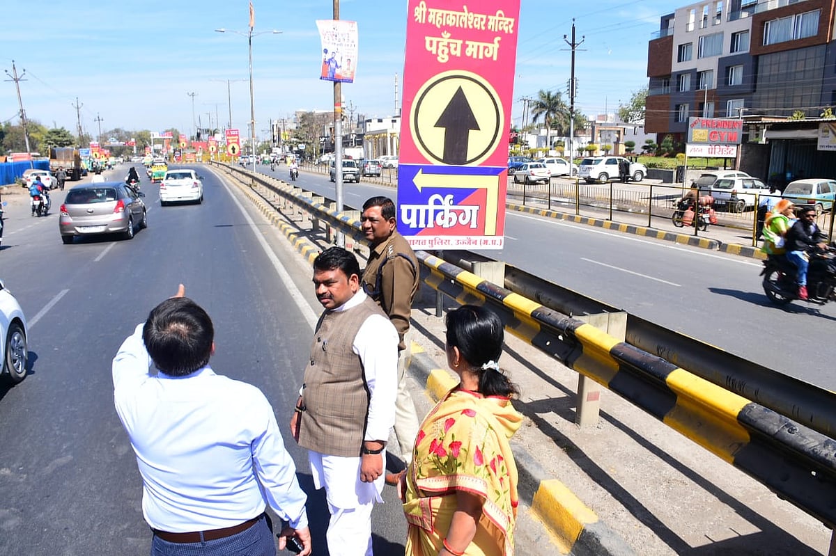 Mayor and officials review traffic arrangements on Indore Road