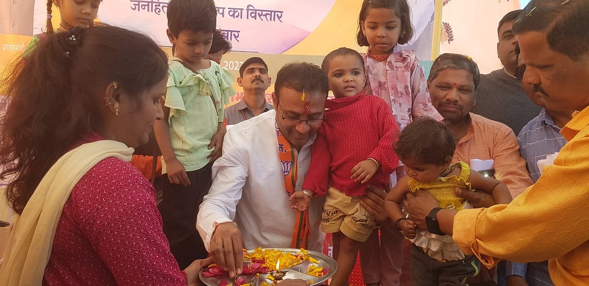 Madhya Pradesh: MLA records grievances during Vikas Yatra in Sanawad