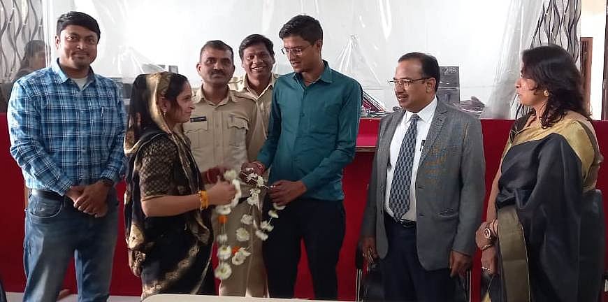 The couple settled their case in the court of II additional principal judge Mahendra Kumar Jain
