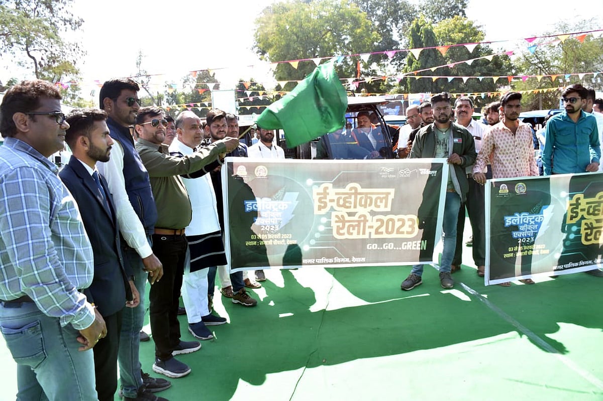 Madhya Pradesh: Maharaj Puar inaugurates EV expo in Dewas