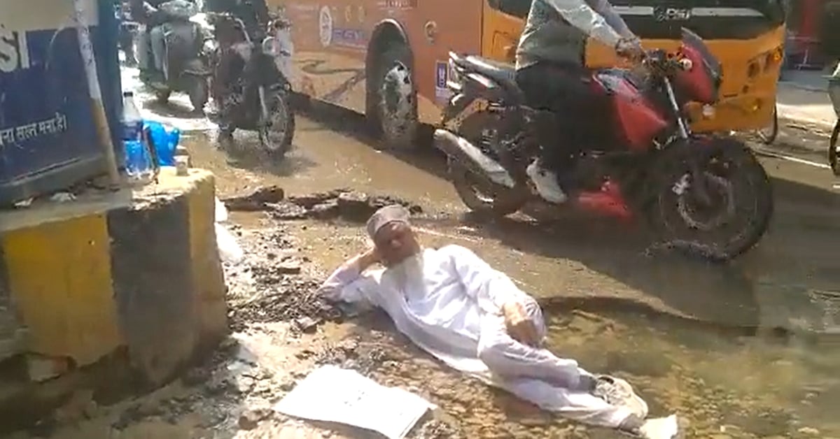 Varanasi: Akhilesh Yadav takes a dig at PM Modi's constituency and its poor roads, shares video of a man posing next to a pothole 