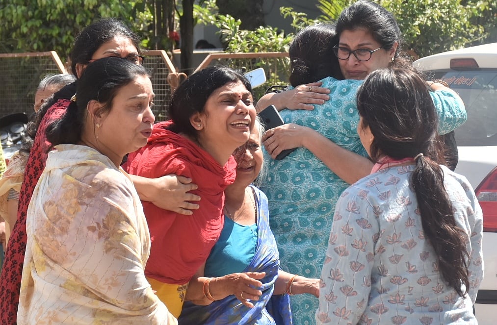 VIMUKTA SHARMA’S DEMISE: Daughter demands death for accused; Teary neighbours bid adieu to gem of a person