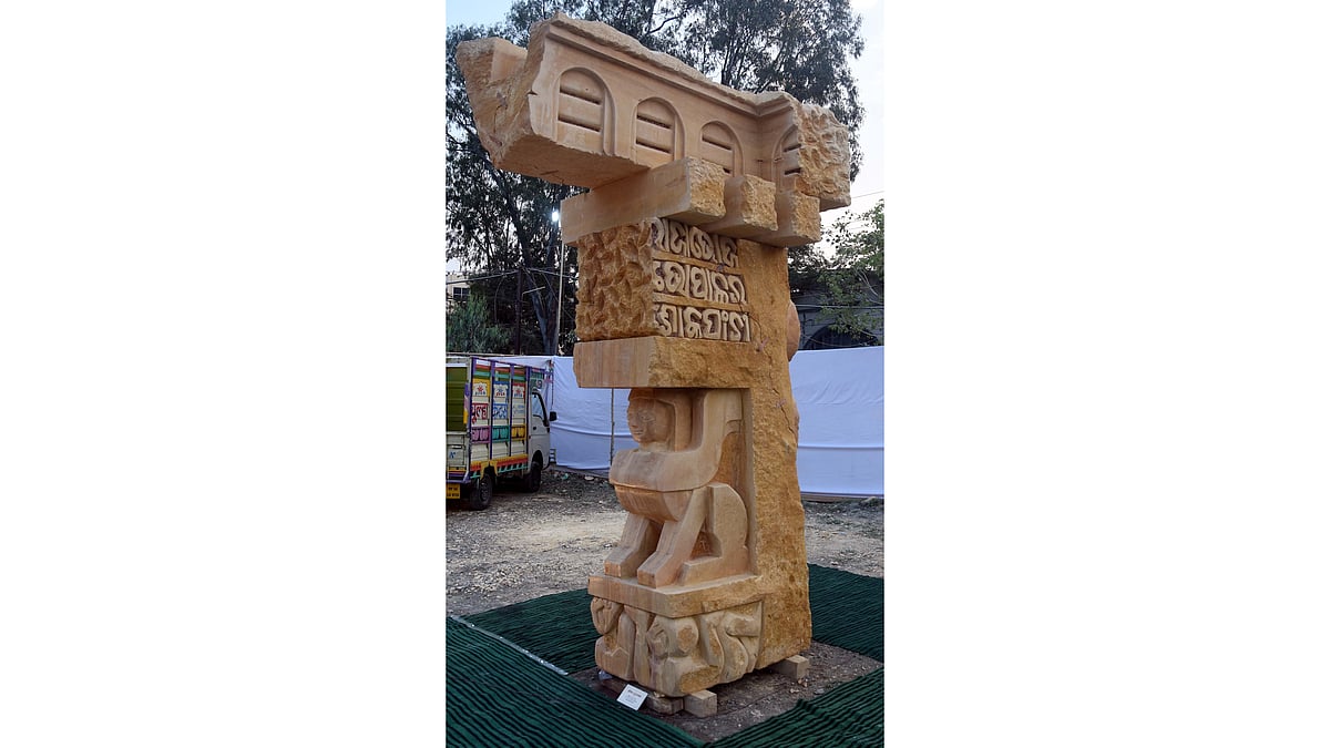 ‘Sabhyata 17 (XVII) (11.4x 7.8x8 foot, 137x94x48 inch),’ by Tutu Pattnaik from Delhi