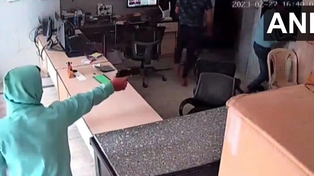 No FEAR OF LAW in Delhi: 2 men open fire at cable office staff in Chanchal Park area; WATCH