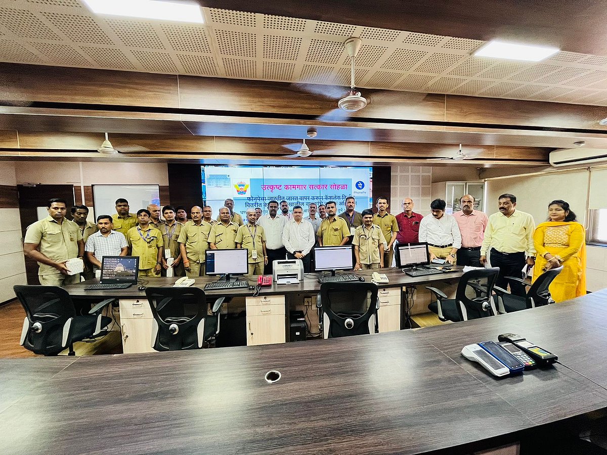 The civic transport undertaking felicitated several conductors for issuing maximum number of tickets through QR codes or cashless transactions.