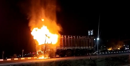 Indore: Moving truck catches fire at Bypass Road